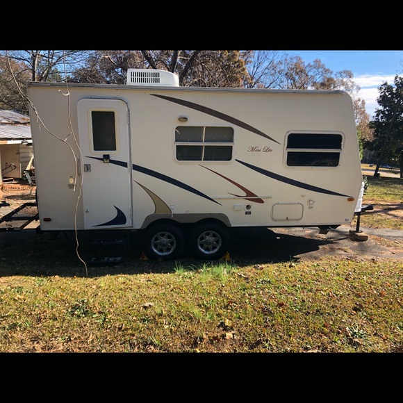 Rockwood camper - Picture 2 of 9